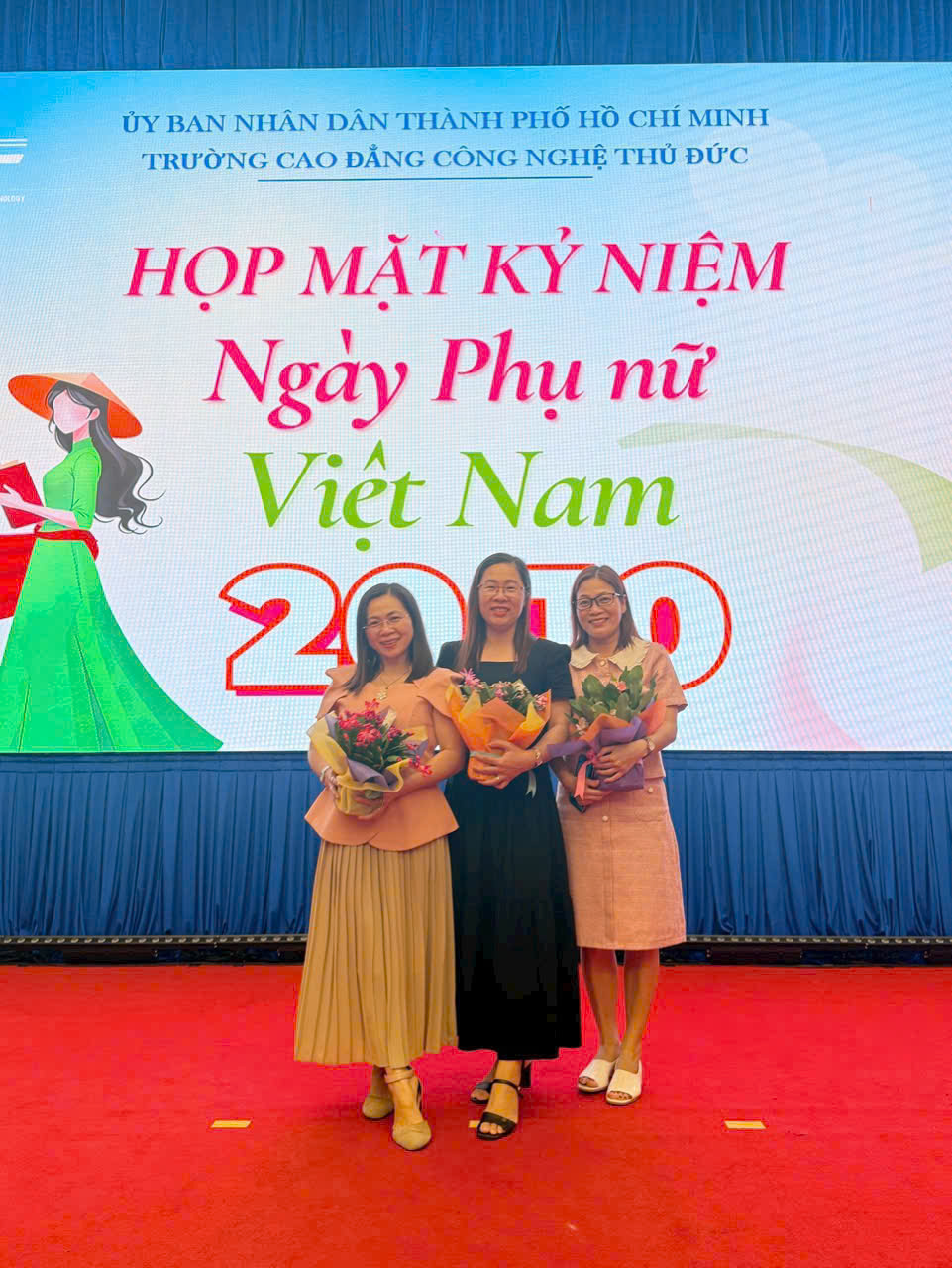 🌸 TẬP THỂ NAM GIẢNG VIÊN, CÁN BỘ KHOA KHOA HỌC CƠ BẢN CHÚC MỪNG NGÀY PHỤ NỮ VIỆT NAM 20/10 🌸